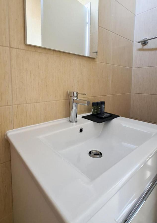 파포스 Phaedrus Living: Seaview Luxury Flat Paphinia 204 아파트 외부 사진
